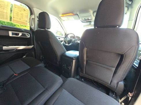 Used 2023 Ford Explorer XLT RWD image 19