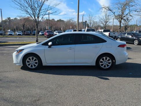 Certified 2025 Toyota Corolla LE image 8