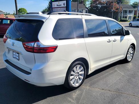 Used 2017 Toyota Sienna Limited Premium AWD/4WD image 5