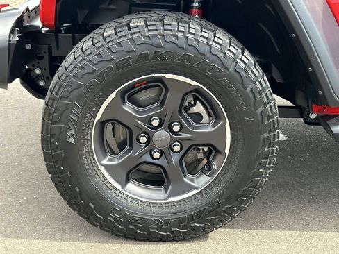 Used 2022 Jeep Gladiator Rubicon w/ LED Lighting Group AWD/4WD image 32