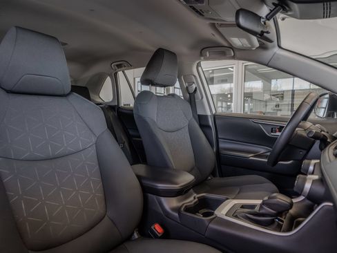 Used 2024 Toyota RAV4 XLE w/ Weather Package AWD/4WD image 32