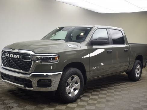 New 2026 RAM 1500 4x4 Crew Cab image 13