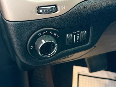 Used 2017 Jeep Cherokee Limited w/ Trailer Tow Group AWD/4WD image 11