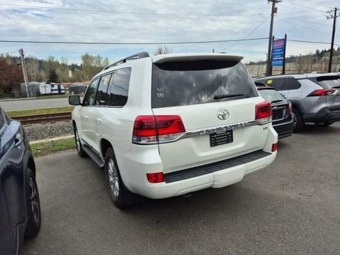 Used 2016 Toyota Land Cruiser image 4