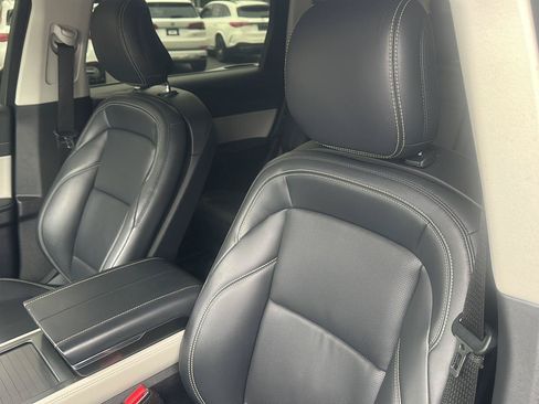 Used 2024 Lincoln Nautilus Premier AWD/4WD image 26