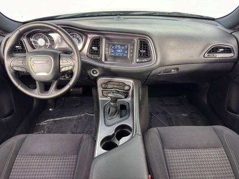 Used 2015 Dodge Challenger SXT image 10