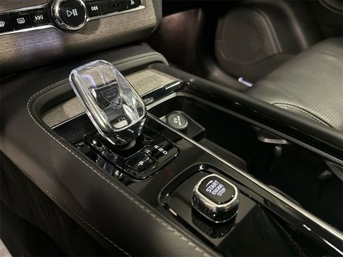 Certified 2023 Volvo XC90 T8 Ultimate image 19