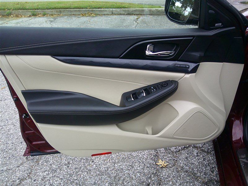 Used 2019 Nissan Maxima Platinum w/ Sport Mat Group FWD image 9