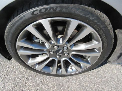 Used 2020 Lincoln Continental Reserve w/ Luxury Package AWD/4WD image 9