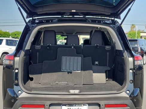 Used 2025 Nissan Pathfinder S FWD image 25
