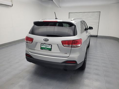 Used 2017 Kia Sorento AWD image 7