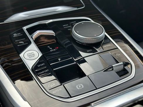 Certified 2025 BMW X7 xDrive40i w/ Premium Package image 19