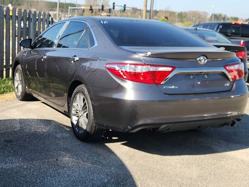 Used 2016 Toyota Camry SE image 4