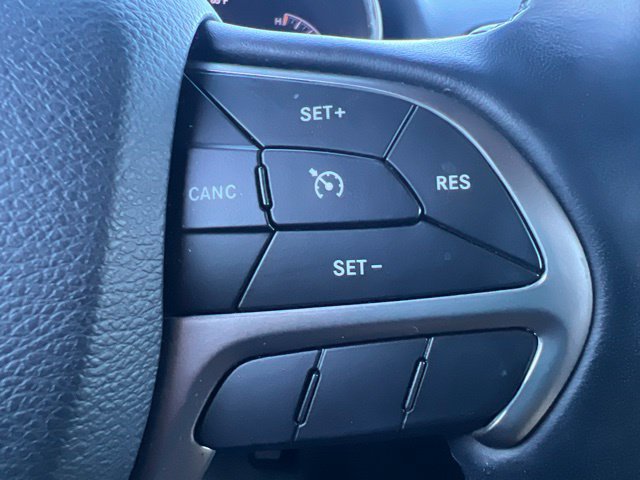 Used 2021 Jeep Grand Cherokee Laredo AWD/4WD image 26