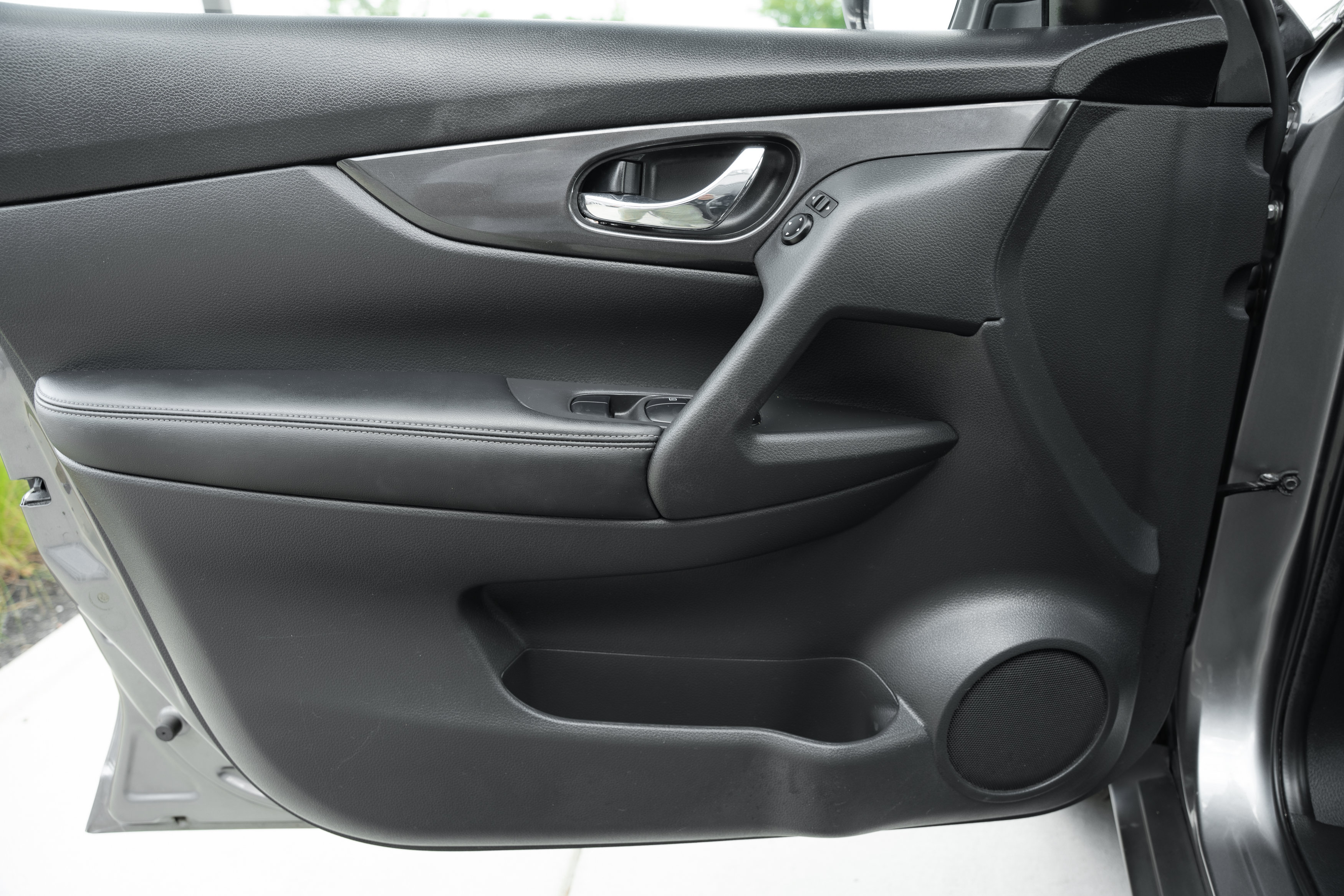 Used 2019 Nissan Rogue SV AWD/4WD image 14