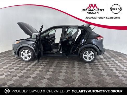 Certified 2021 Nissan Kicks S image 9