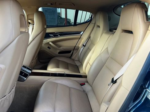 Used 2013 Porsche Panamera 4 Platinum Edition AWD/4WD image 19