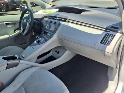 Used 2015 Toyota Prius Two FWD image 17