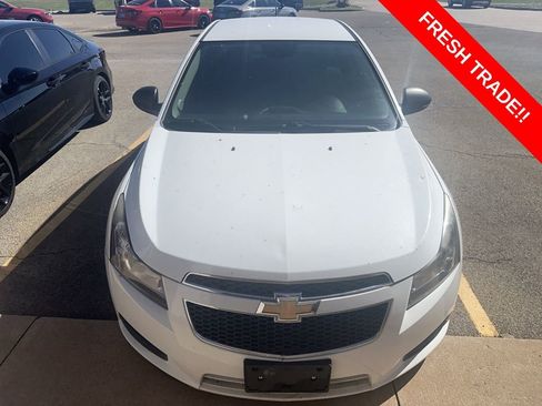 Used 2013 Chevrolet Cruze LS image 2
