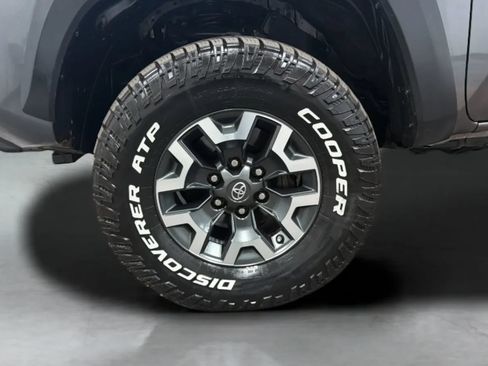 Used 2019 Toyota Tacoma TRD Off-Road w/ Technology Package AWD/4WD image 29