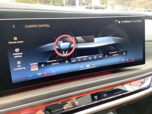 Certified 2023 BMW 740i image 27