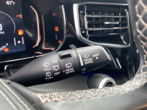 Used 2022 Jeep Grand Wagoneer Series II image 37