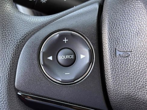 Used 2019 Honda HR-V LX image 18