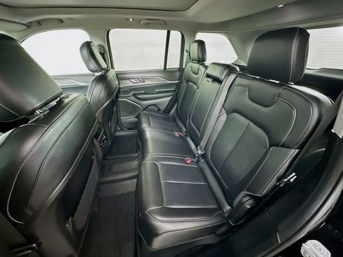 Used 2022 Jeep Grand Cherokee Limited 4xe image 29