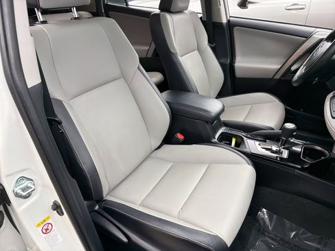 Used 2018 Toyota RAV4 Limited image 28