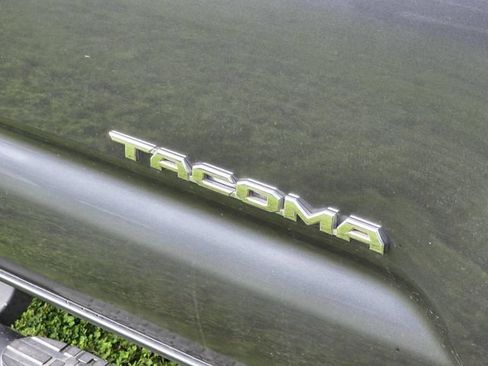 Used 2020 Toyota Tacoma SR5 AWD/4WD image 15