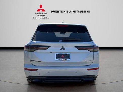 New 2026 Mitsubishi Outlander FWD image 6