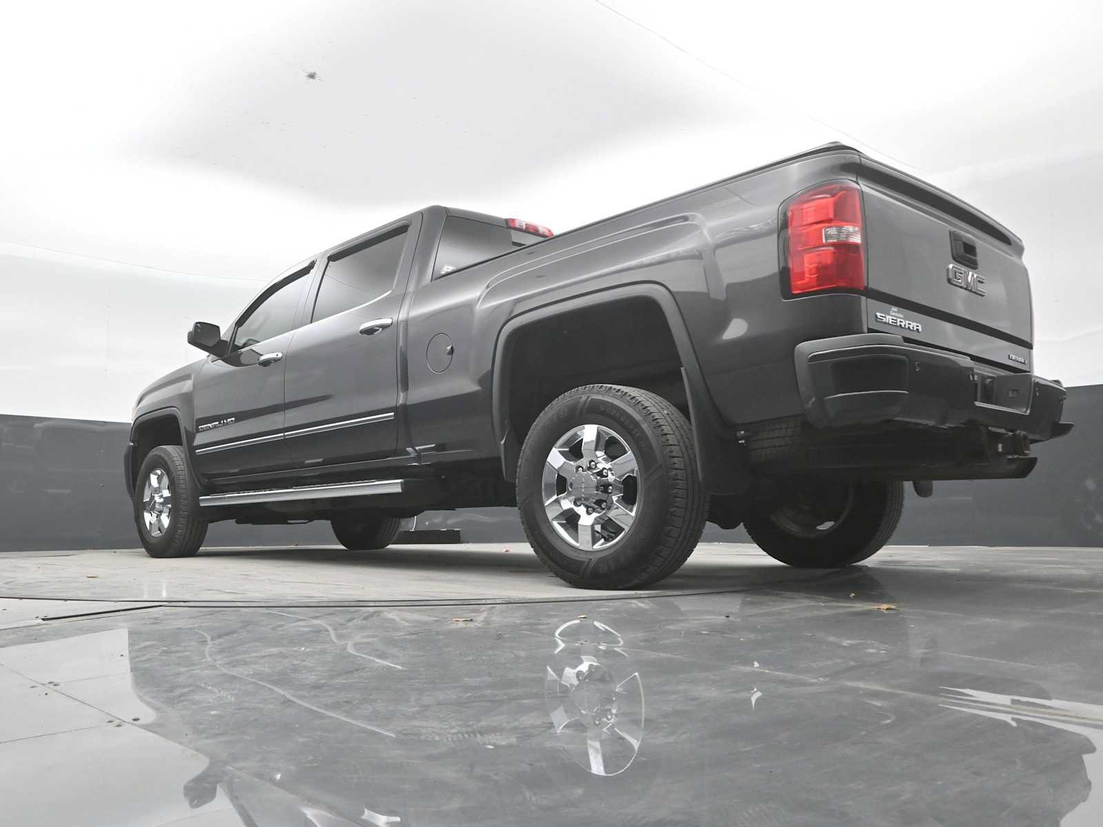 Used 2015 GMC Sierra 2500 Denali w/ Driver Alert Package AWD/4WD image 23