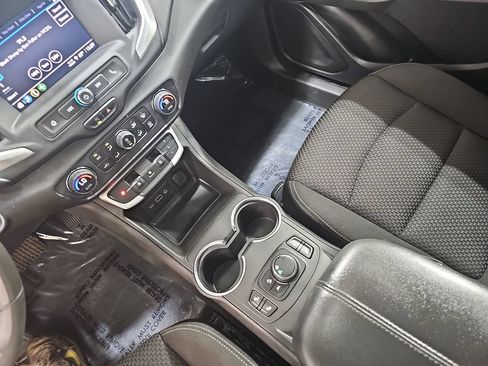 Used 2024 GMC Terrain SLE w/ Driver Convenience Package FWD image 27