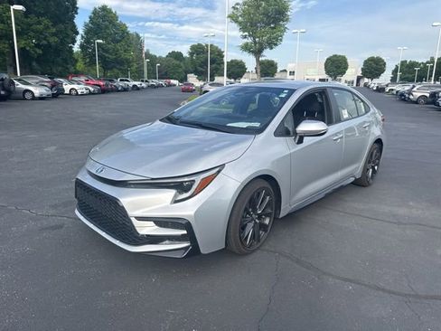 Used 2025 Toyota Corolla SE FWD image 9