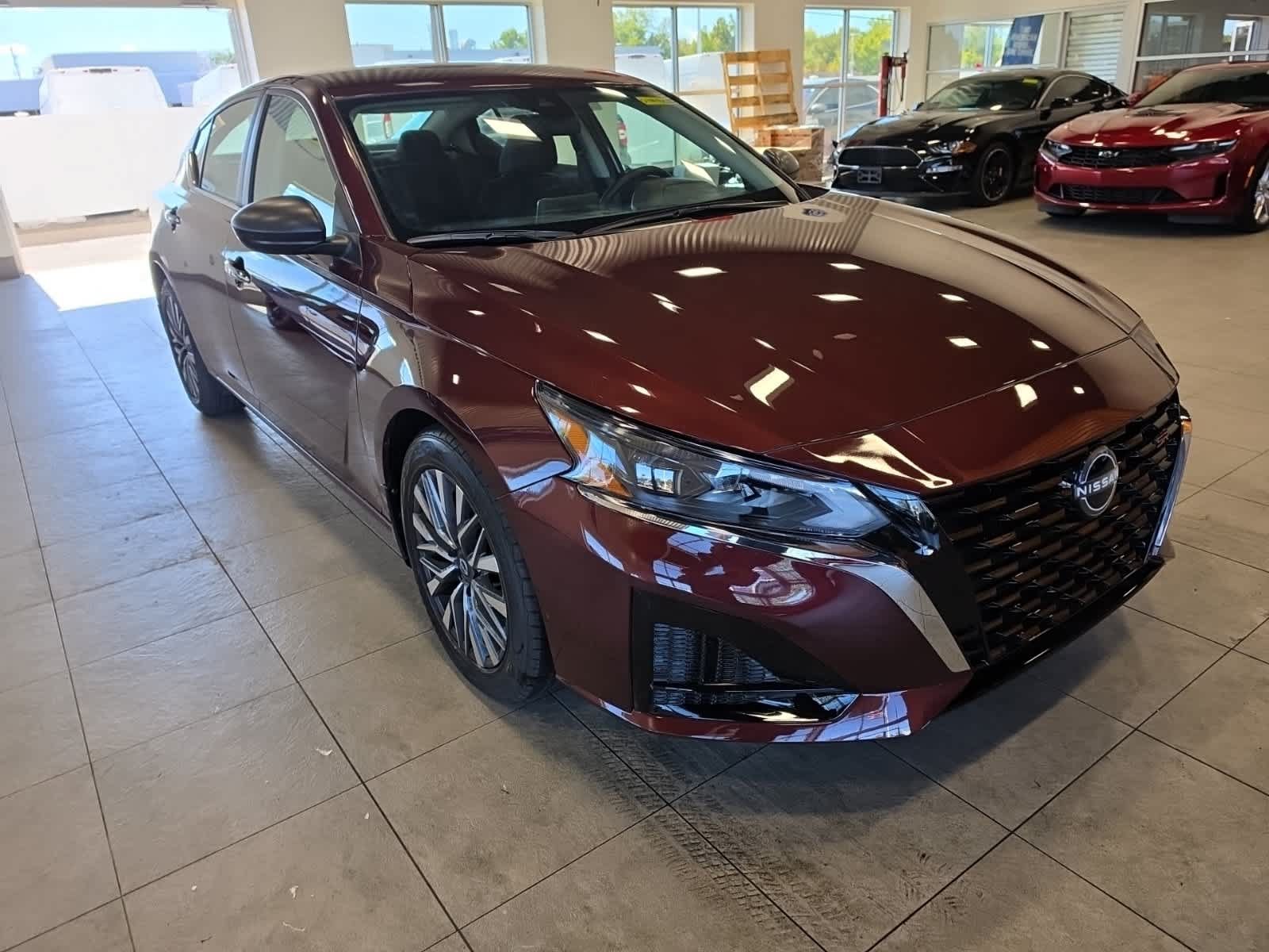 Used 2025 Nissan Altima 2.5 SV FWD image 3