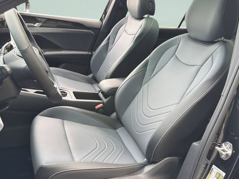 New 2026 Volkswagen Tiguan SE R-Line FWD image 28