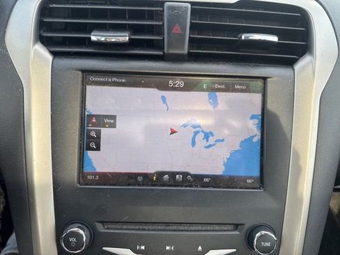 Used 2013 Ford Fusion SE FWD image 3