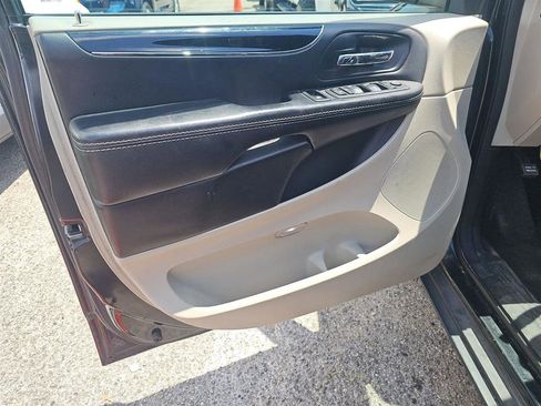 Used 2017 Dodge Grand Caravan SXT FWD image 15
