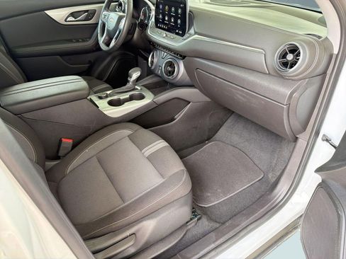 Certified 2025 Chevrolet Blazer LT FWD image 30