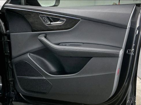 Used 2023 Audi Q8 Prestige w/ Prestige Package image 26