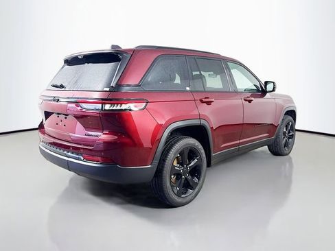 Used 2024 Jeep Grand Cherokee Limited w/ Luxury Tech Group II image 7