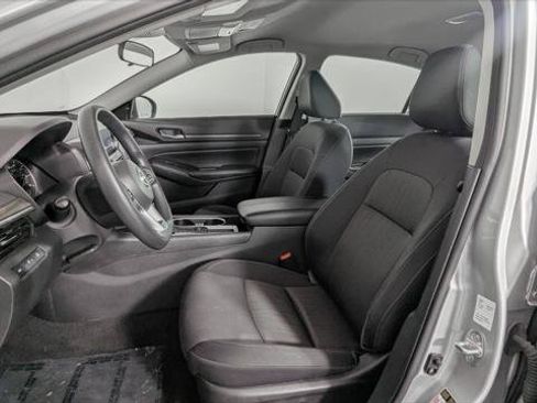 Used 2024 Nissan Altima 2.5 SV FWD image 13
