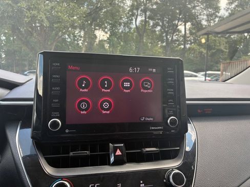 Used 2022 Toyota Corolla LE image 11