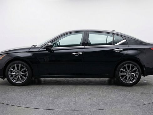 Used 2025 Nissan Altima 2.5 SV image 5