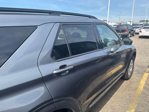 Used 2022 Ford Explorer XLT w/ Equipment Group 202A AWD/4WD image 11