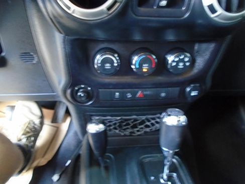 Used 2018 Jeep Wrangler Unlimited Sahara w/ Connectivity Group image 21