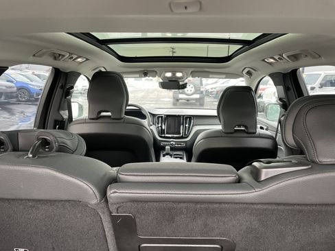 Used 2025 Volvo XC60 B5 Plus image 26