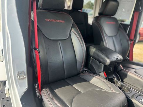 Used 2017 Jeep Wrangler Unlimited Rubicon image 16