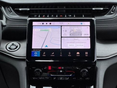 Used 2023 Jeep Grand Cherokee Limited w/ Black Appearance Package image 13