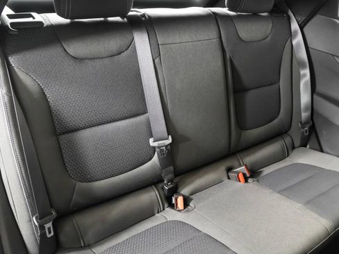 Used 2023 Chevrolet Bolt EUV LT w/ Comfort Package FWD image 41